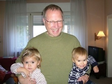 Linda (1y 11mo) & Frieda (1y 7mo) with Ipke